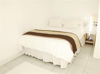 Отель Daisy Centre Retreat