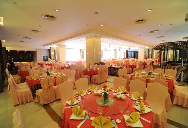 Отель Lijiang Waterfall Hotel Guilin