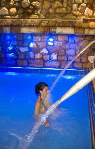 Отель 9 Queens Spa Hotel
