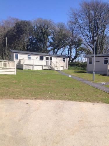 Отель Juliots Well Holiday Park
