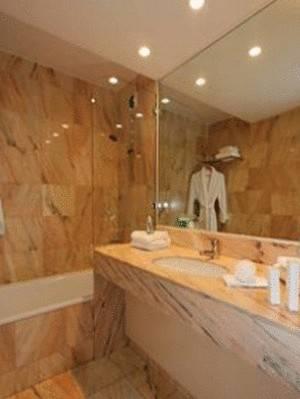 Отель Hotel Le Manhattan