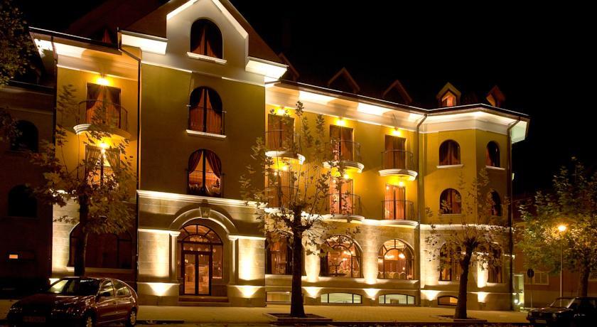 Отель Hotel Chinar