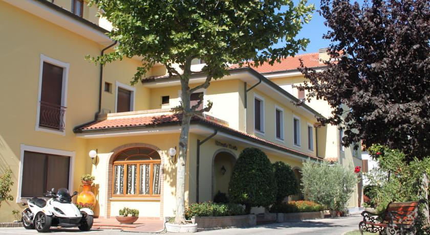 Отель Hotel Girasole