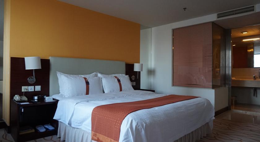 Отель Holiday Inn Express City Centre Dalian