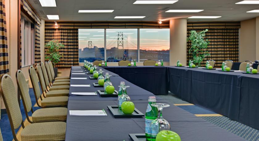 Отель Holiday Inn Harbourview