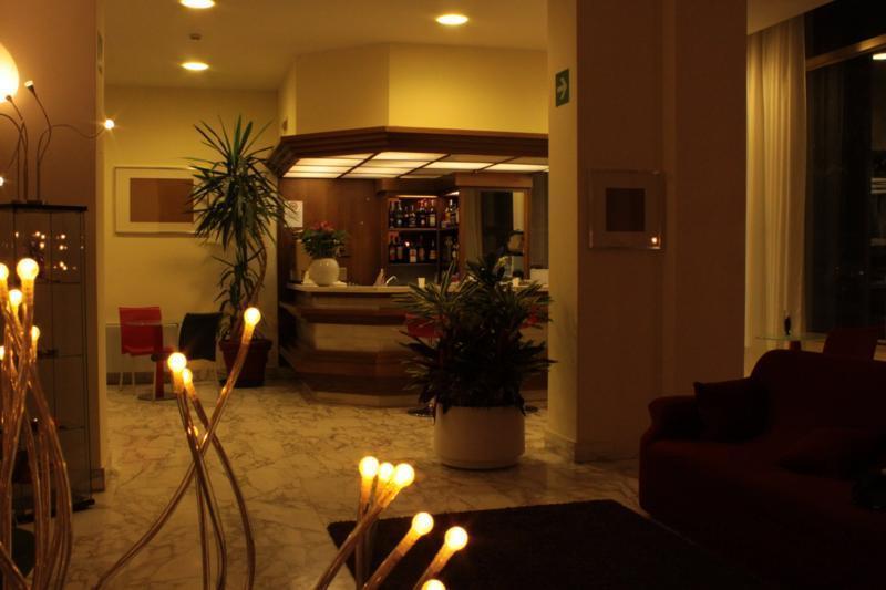 Отель Hotel Mediterraneo