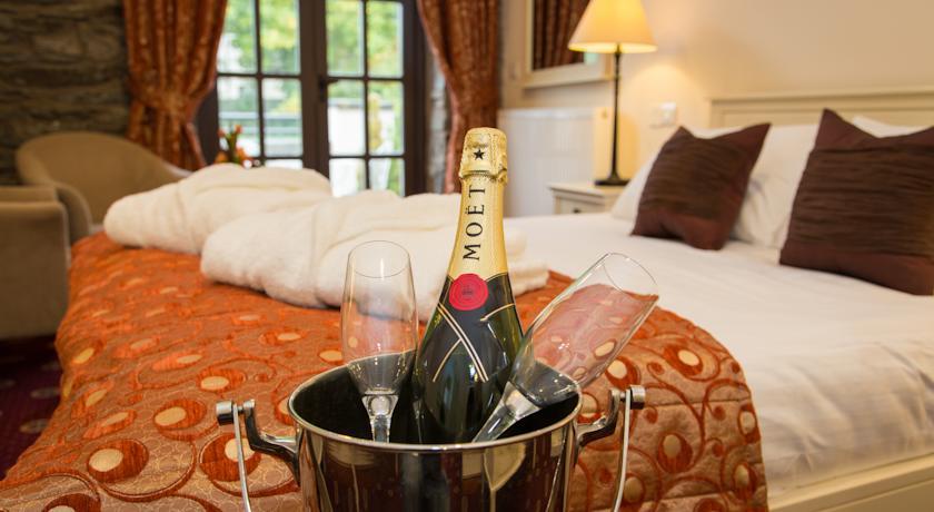 Отель Whitewater Hotel & Spa