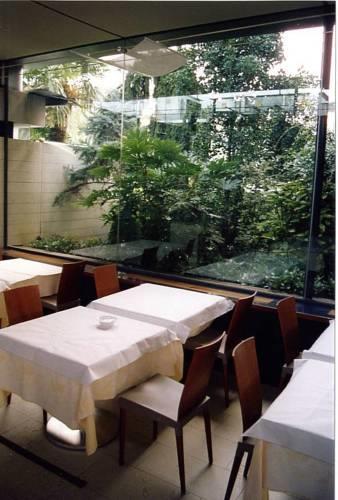 Отель Hotel Eden