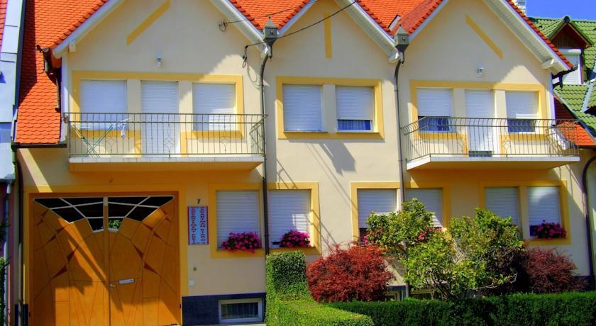 Апартаменты Apartment Révész