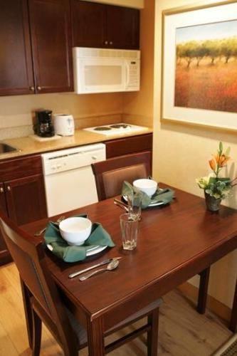 Отель Homewood Suites by Hilton Toronto-Mississauga