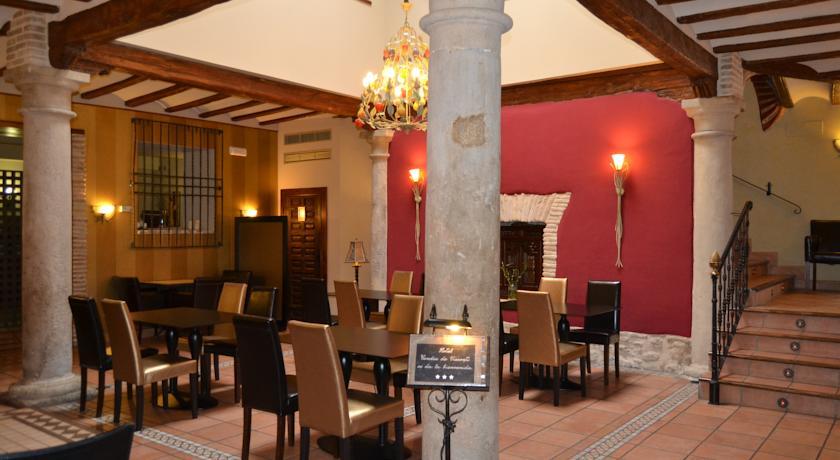 Отель Hotel Condes de Visconti