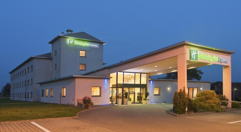 Отель Holiday Inn Express Luzern-Neuenkirch