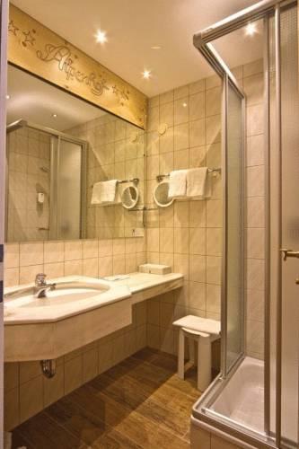 Отель Landhotel Alpenhof Filzmoos
