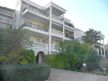 Отель Apartment Les Grands Coteaux