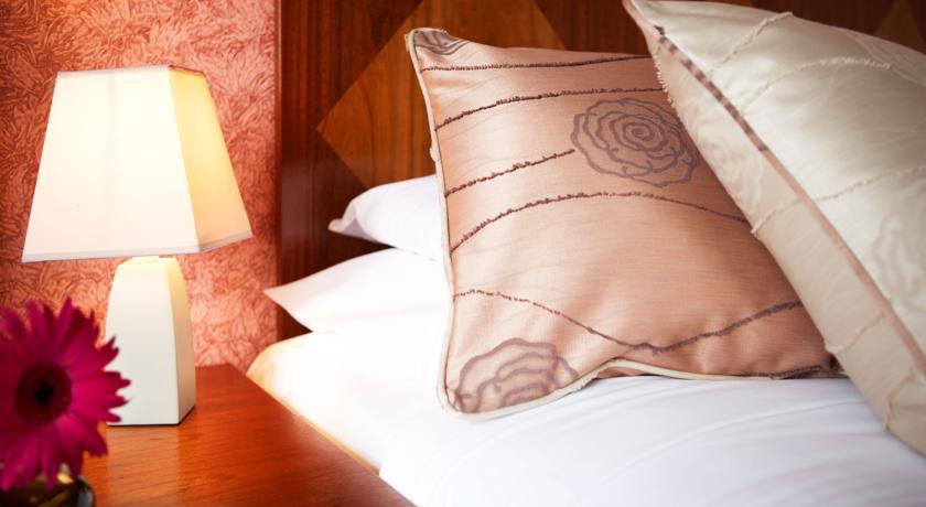 Отель The Red Lea Hotel