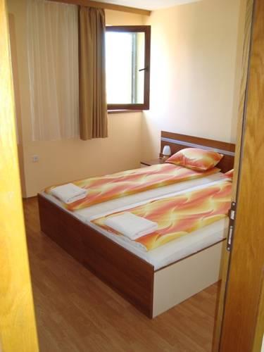 Guest House Momchilovi
