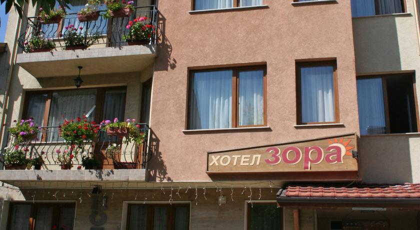 Отель Family Hotel Zora