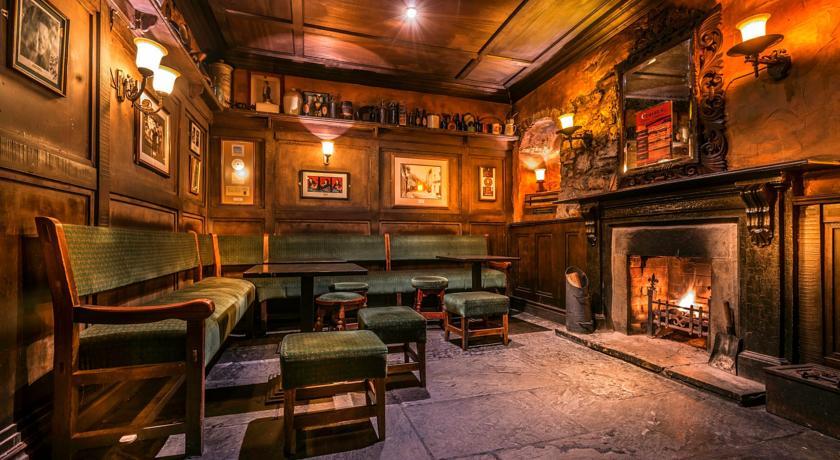 Отель Queens Hotel & Nightclub