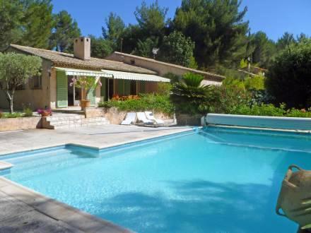 Отель Holiday House Maison des Luquettes