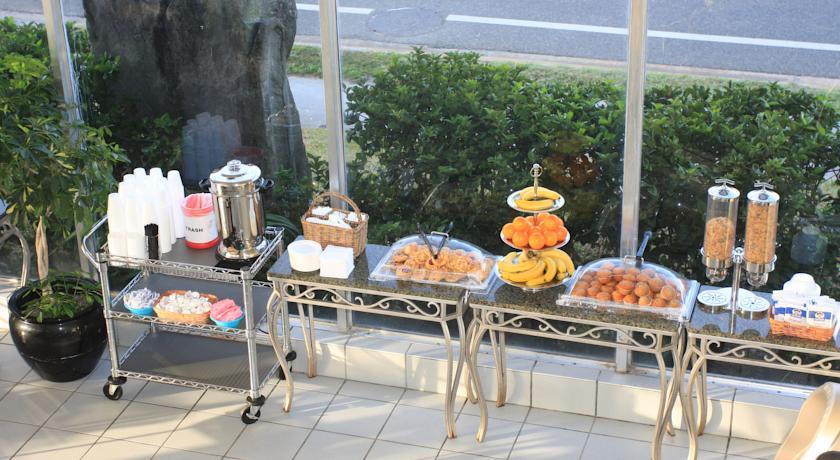 Отель Makai Beach Lodge