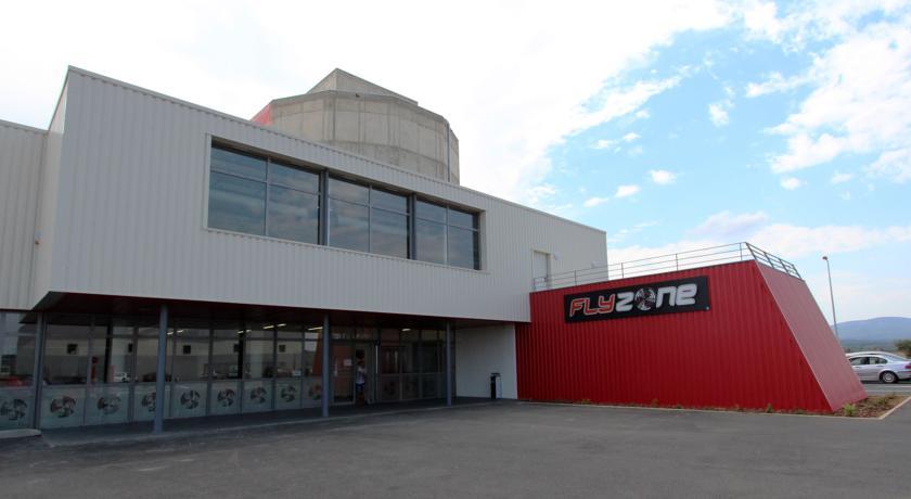 Хостел Auberge FlyZone