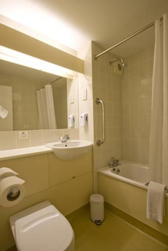 Отель Days Inn Hotel Membury
