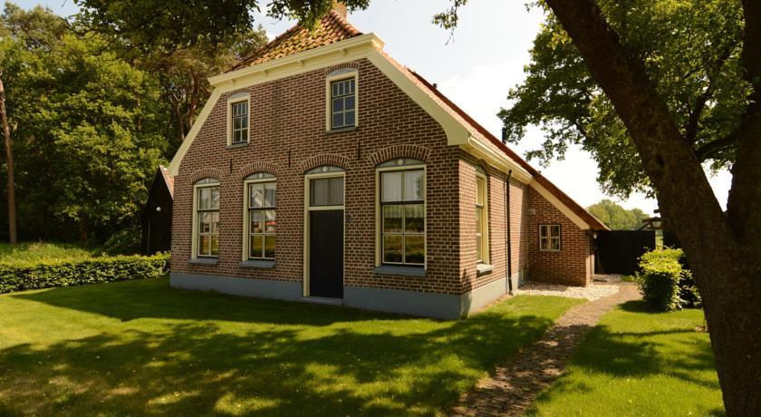 Отель Boerenvoorhuis d'Oompies