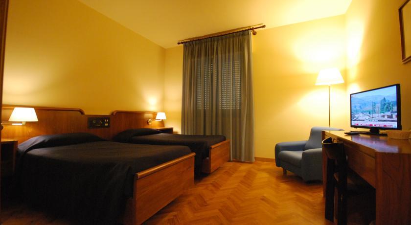 Отель Hotel Moderno