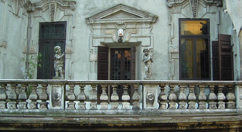 Мини-отель Palazzo Arrivabene B&B