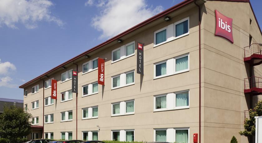 Отель Ibis Cornella