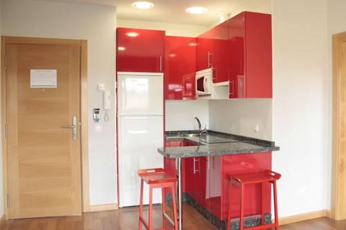 Отель Apartamentos Emilia Feo