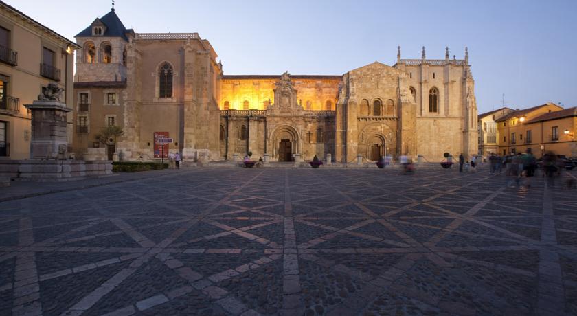 Отель Hotel Real Colegiata San Isidoro