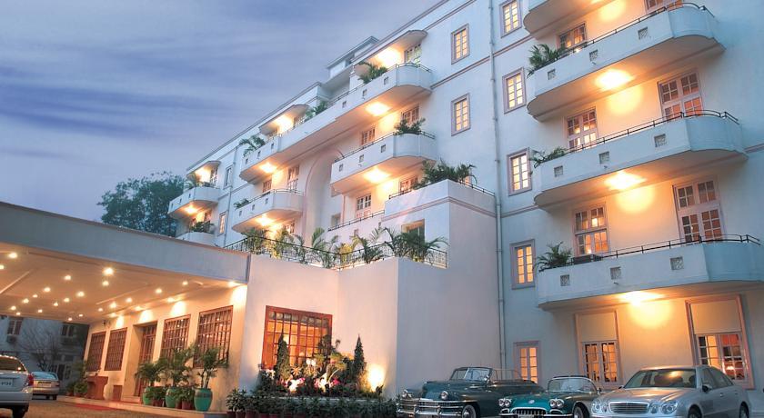 Отель Vivanta by Taj Ambassador