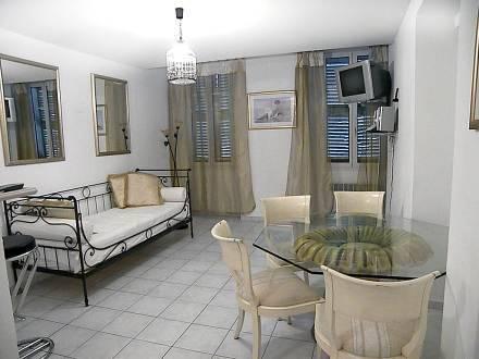 Apartment Jean De Riouffe