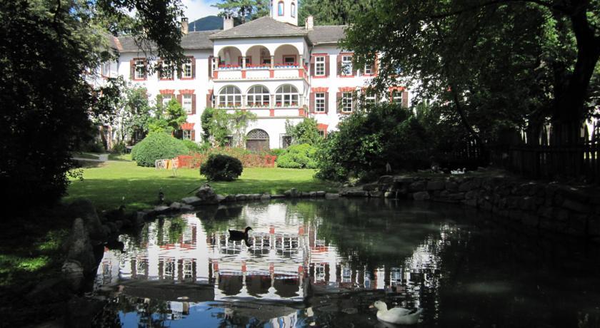 Отель Castel Campan