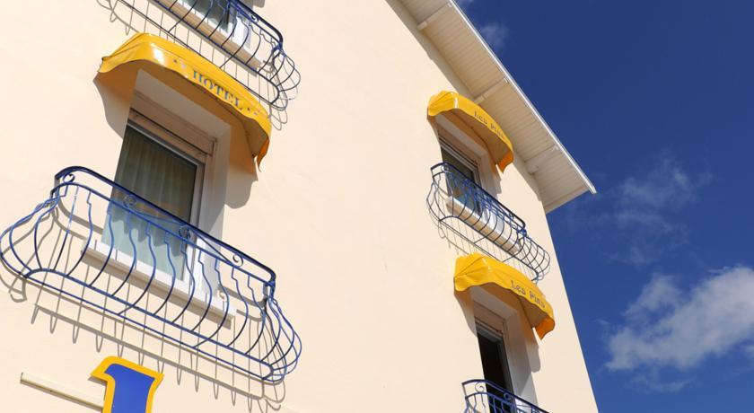 Отель Hôtel Les Pins