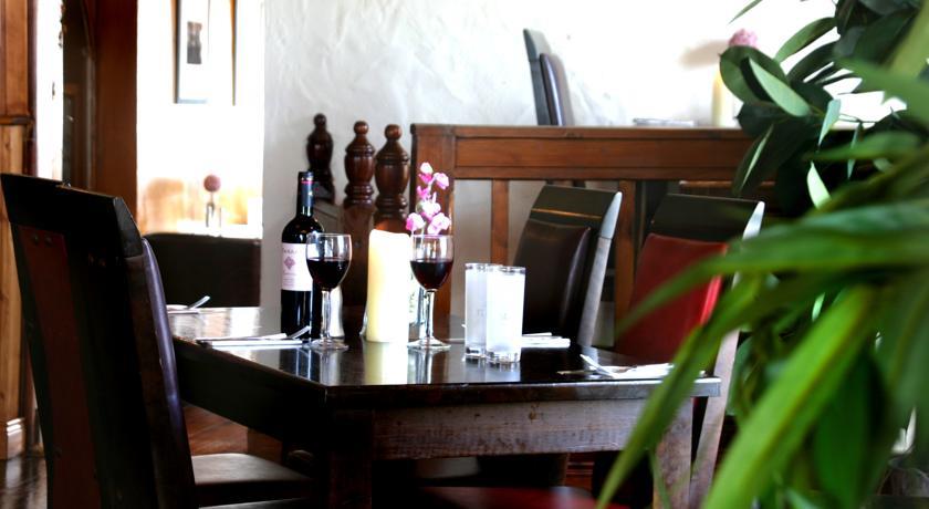 Мини-отель Maddens Bridge Bar, Restaurant & Guesthouse