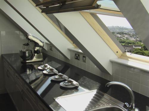 Апартаменты Polkerris Apartment