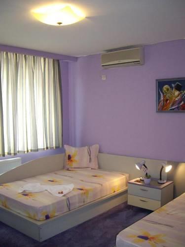 Отель Family Hotel Mania