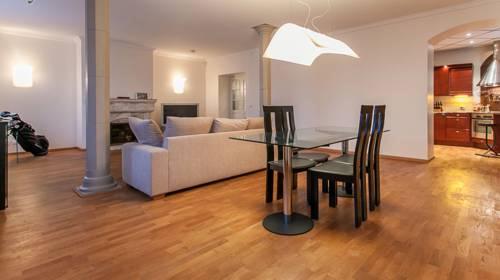 Roosikrantsi Apartment