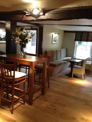 Отель The Saracens Head Hotel