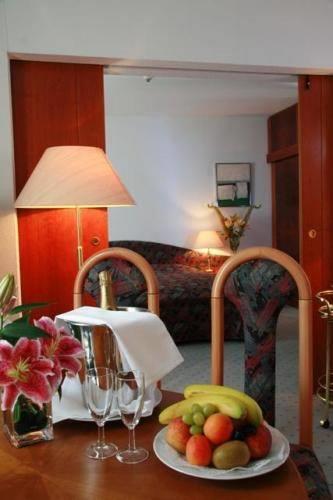 Отель Club Hotel Praha Pruhonice