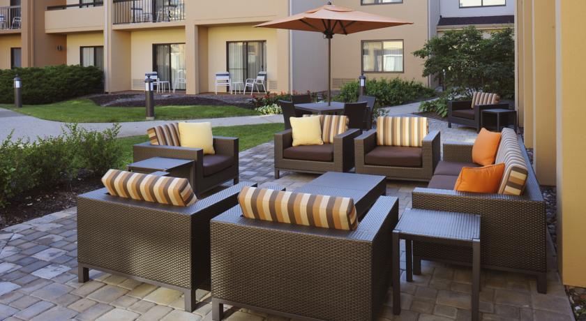 Отель Courtyard by Marriott Chicago Waukegan Gurnee