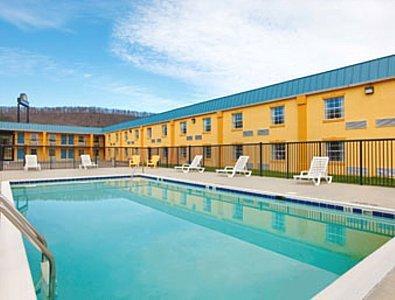 Отель Days Inn Roanoke Airport