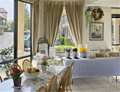 Отель Howard Johnson Express Inn Norco