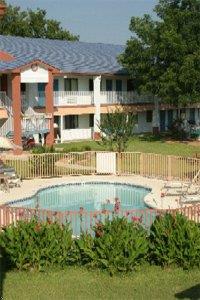Отель Fredericksburg Inn and Suites