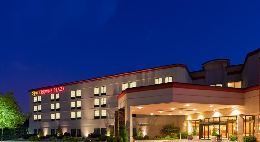 Отель Crowne Plaza Hotel Dulles Airport