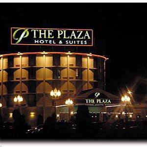 Отель Plaza Hotel and Suites Eau Clair