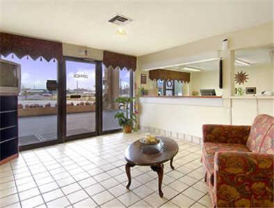 Отель Howard Johnson Newnan  	