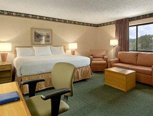 Отель Baymont Inn And Suites Traverse City